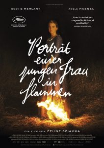 Portrait einer jungen Frau in Flammen